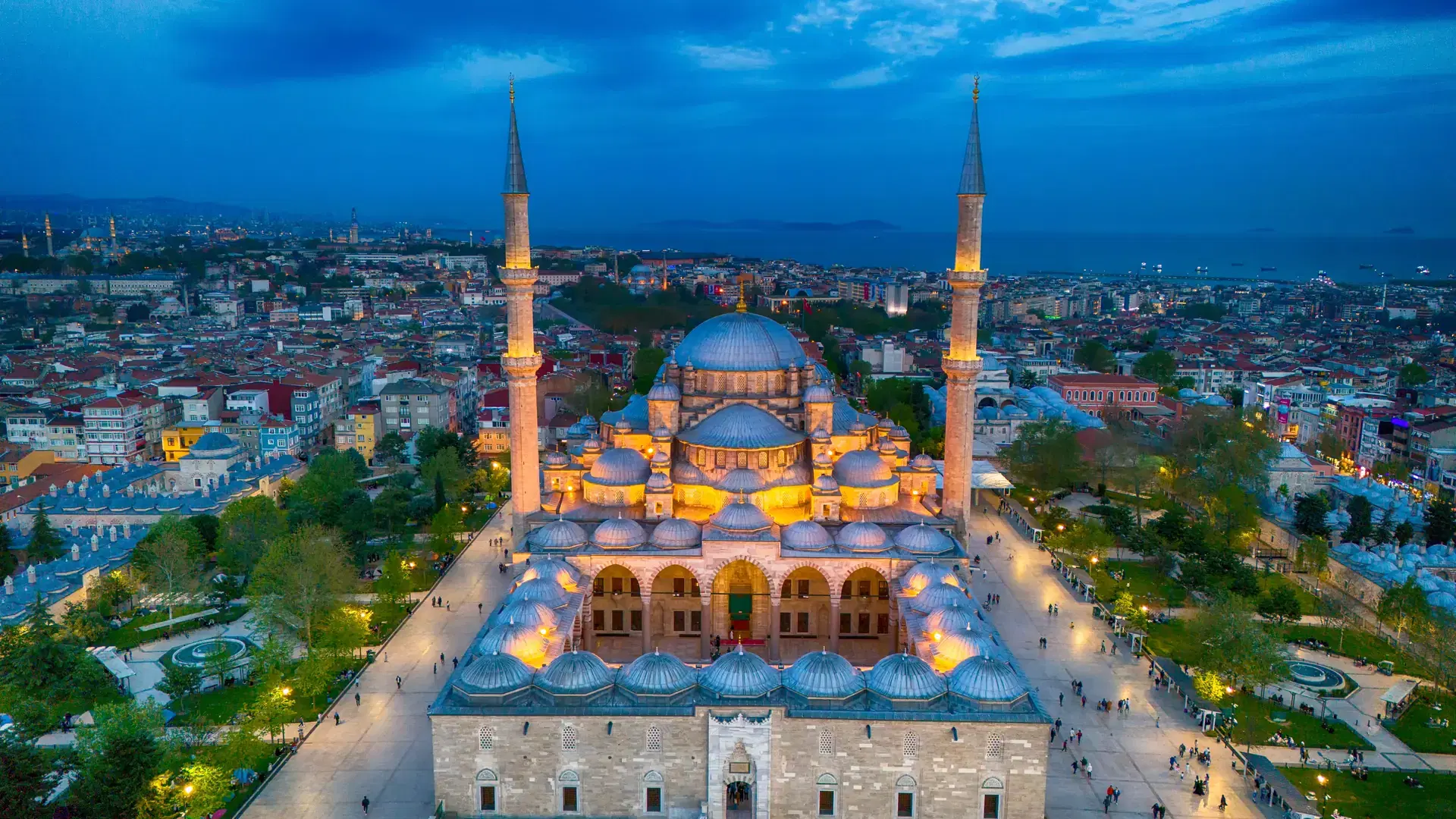 Stunning Aerial View of the Suleymaniye Mosque at Dusk in Istanbul. An aerial shot of the magnificent Suleymaniye Mosque in Istanbul, Turkey, bathed in the soft glow of twilight. Blue Mosque, ramadan