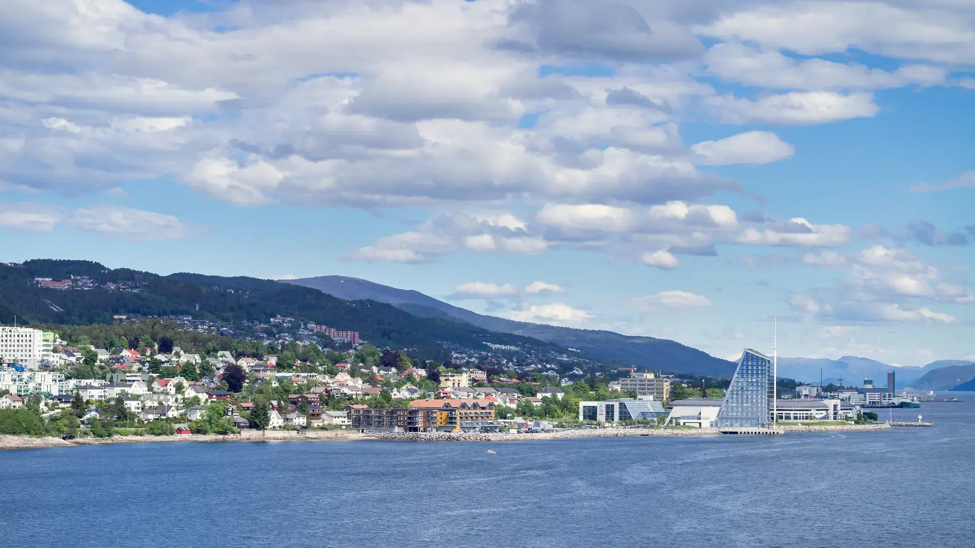 Seaside view of Molde, Norway. The city is located on the northern shore of the Romsdalsfjord and is nicknamed ‘The Town of Roses’.