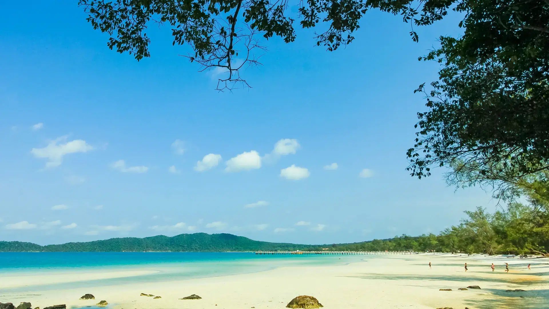 Beautiful white sand beach on this popular holiday island, koh rong sanloem island, sihanoukville, cambodia, indochina, southeast asia, asia