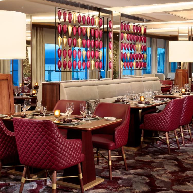 Refined dining tables and chairs