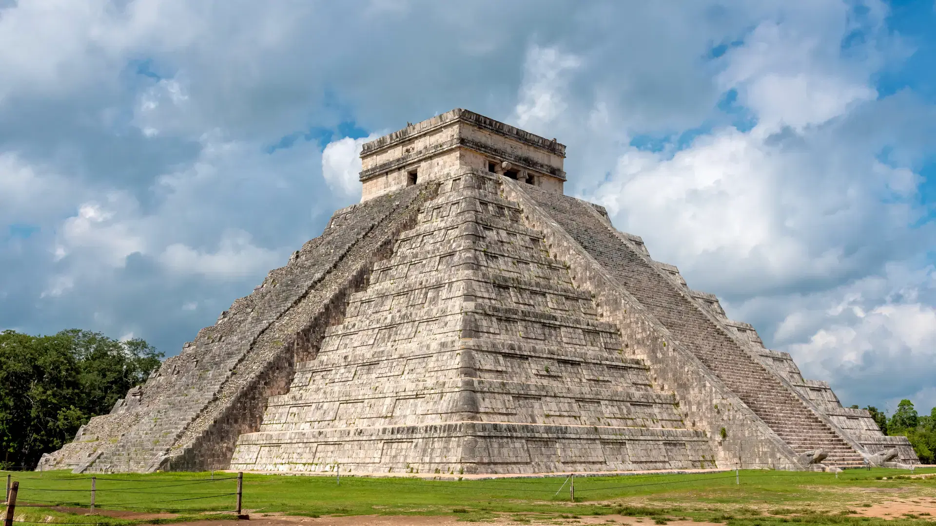 Mayan pyramid of Chicken Izta in Yucatan, Mexico