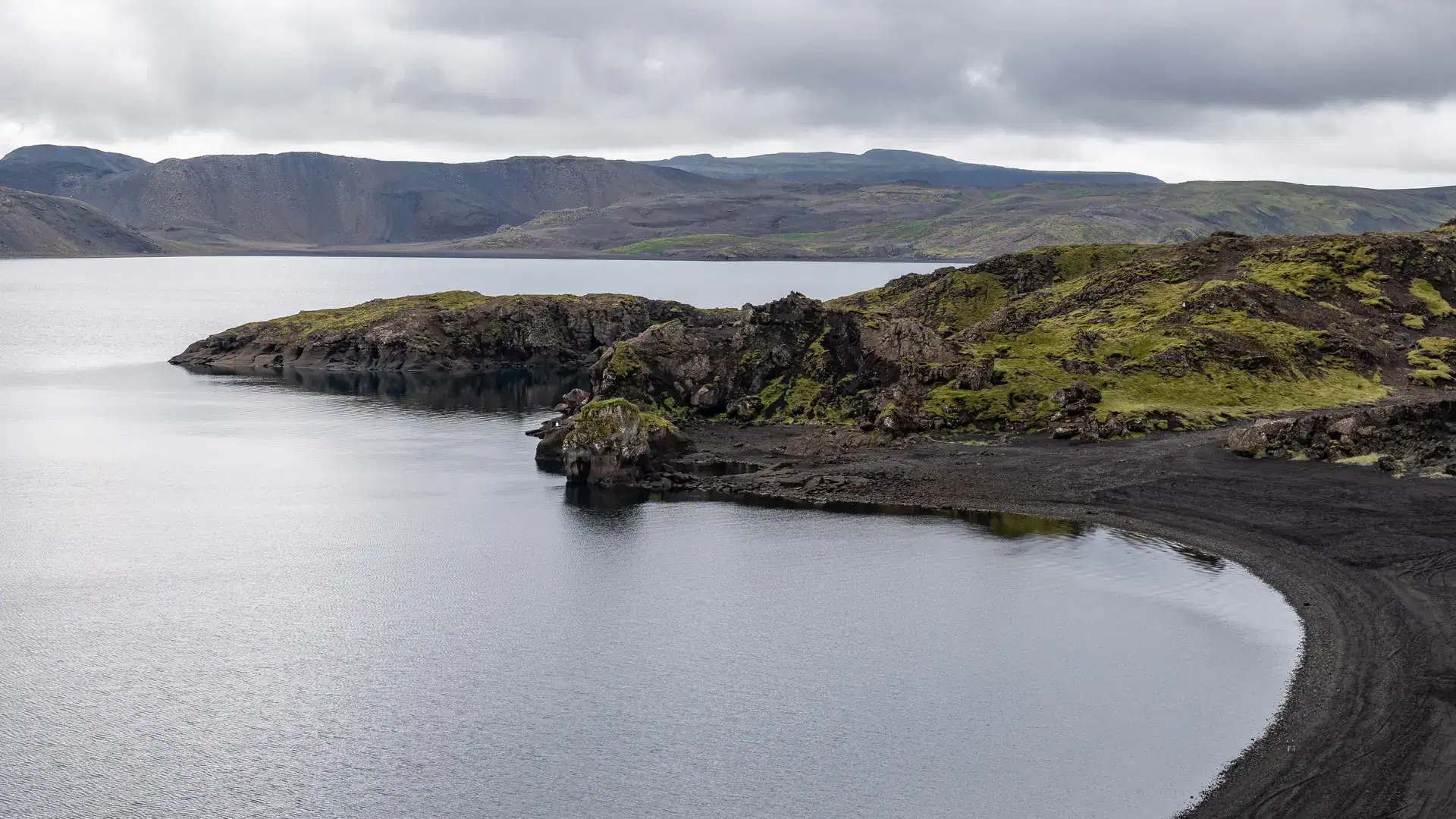 Kleifarvatn lake on Reykjanes Peninsula in Iceland